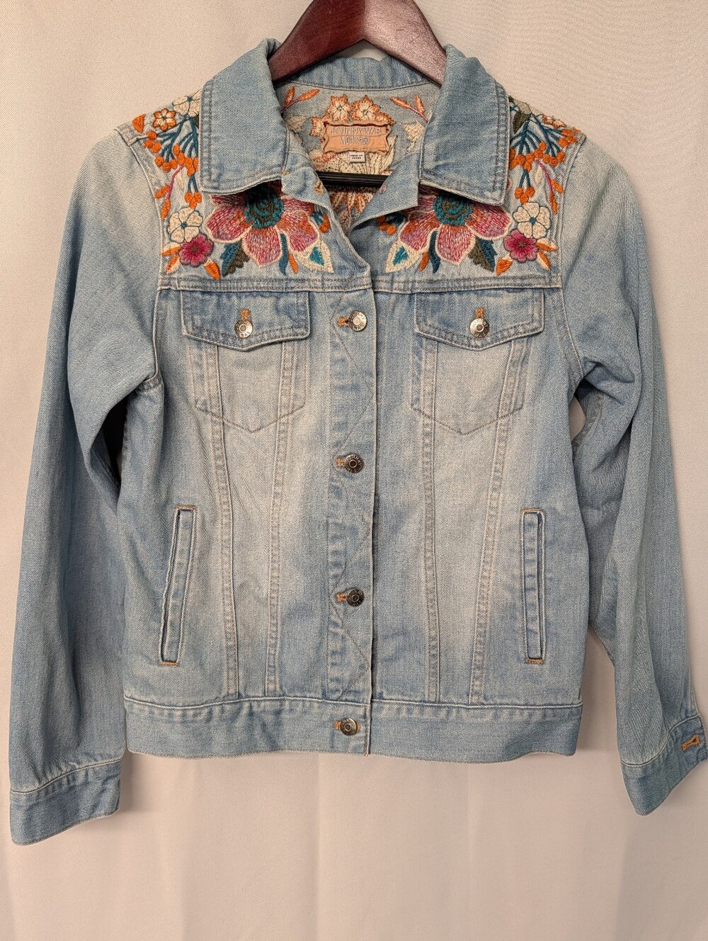 Johnny Was Light Blue Denim Jacket with Multicolor Floral Embroidery Size Small